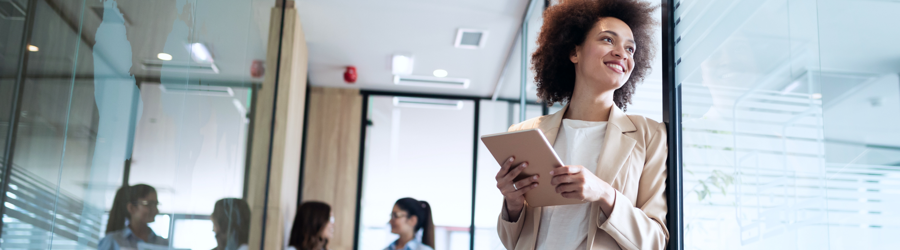 Employé du client qui utilise la solution de sauvegarde et de reprise après sinistre en nuage de Bell pour la protection et la résilience des données.